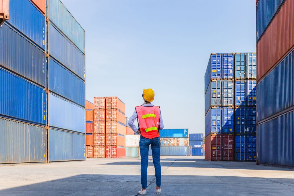 Jak funkcjonuje firma transportowa? Usługi i zakres działalności