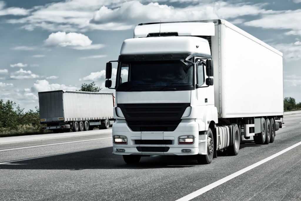 Jak uzyskać licencję transportową? Wymagania i procedury